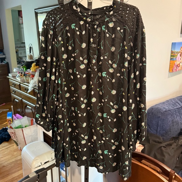 Torrid Crinkle Gauze Button-Front Top Dandelion Print, size 4X - Picture 3 of 9